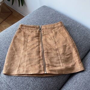 3/22 🧡 Camel Zip front mini skirt